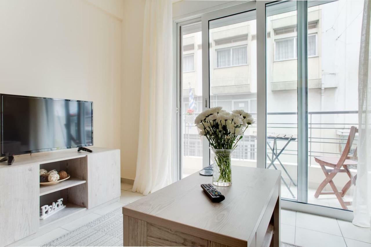 Melina'S Apartment By The Tube Атина Екстериор снимка